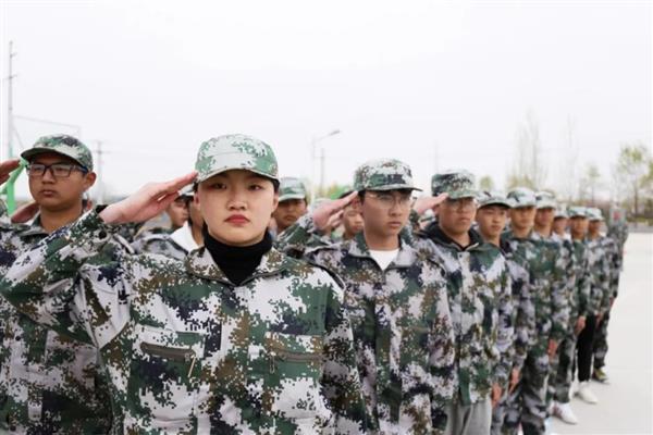 挑戰(zhàn)自我，勇于拼搏——蘭州新華互聯(lián)網(wǎng)中等職業(yè)學(xué)校春訓(xùn)總結(jié)大會