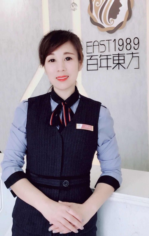  青花美甲怎么做？保定東方技工學(xué)校教你巧做美甲！