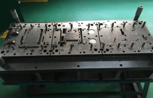 天津職業(yè)技術(shù)學(xué)院模具設(shè)計與制造學(xué)什么？