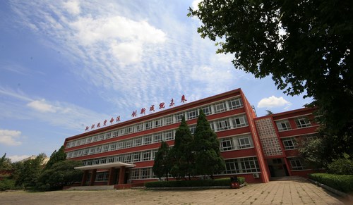 中國洛陽一拖技師學(xué)院現(xiàn)在還能報名嗎？