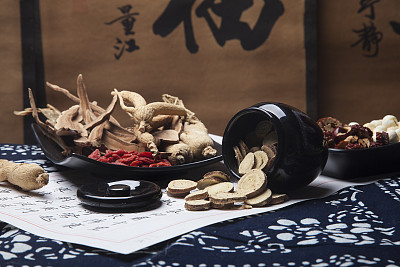 哪些中藥能夠清熱去火？山東醫(yī)藥技師學(xué)院幫你“降降溫”