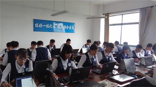 威海有商務日語（+計算機平面設計）專業(yè)嗎？