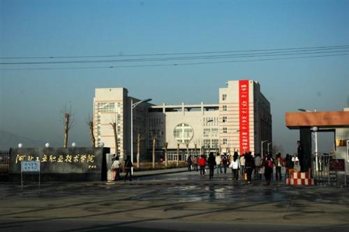 專業(yè)技術(shù)與薪資福利可以兼得，就在河北現(xiàn)代冶金工業(yè)學(xué)校！
