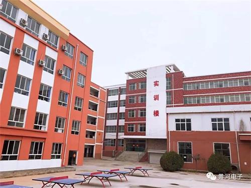 洛陽哪所學(xué)校適合學(xué)習(xí)美容美發(fā)？