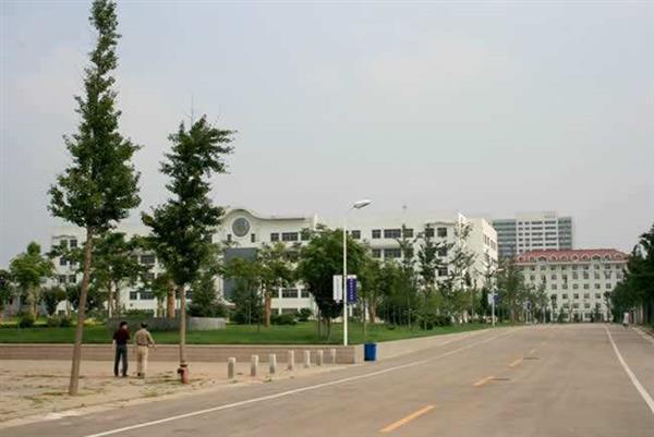 青島飛洋職業(yè)技術(shù)學(xué)院有哪些辦學(xué)特色？有什么學(xué)生福利？